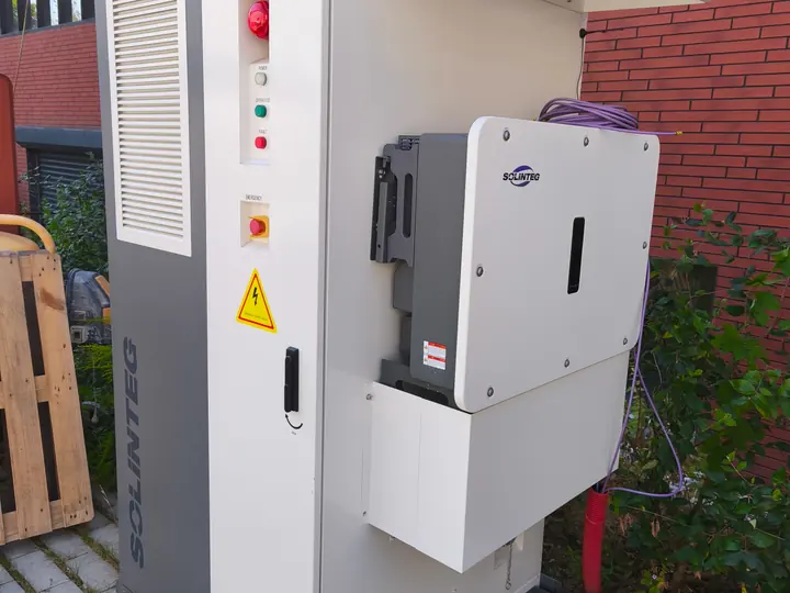 Technologie dobíjecí stanice Supercharger v areálu DEPO Business parking, Brno–Karlova